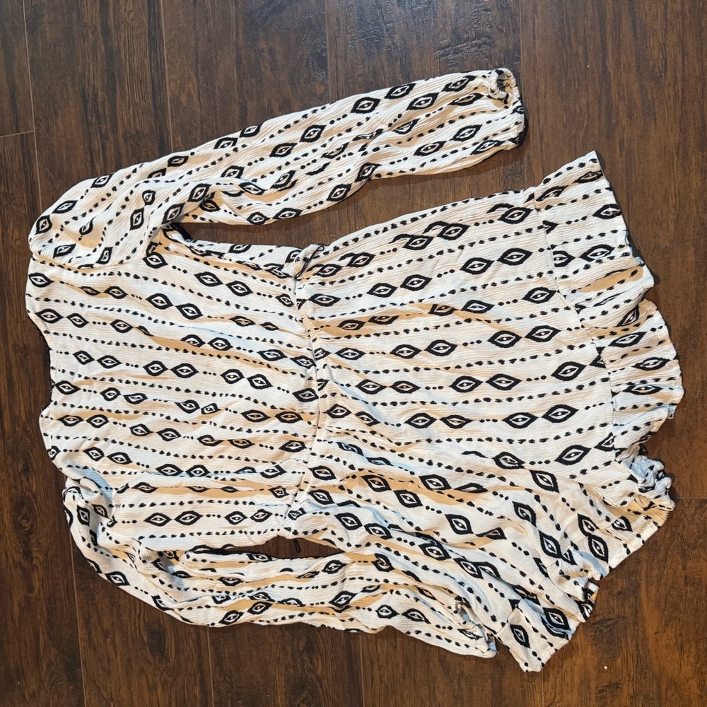 Rue21 Black and White Geometric Top